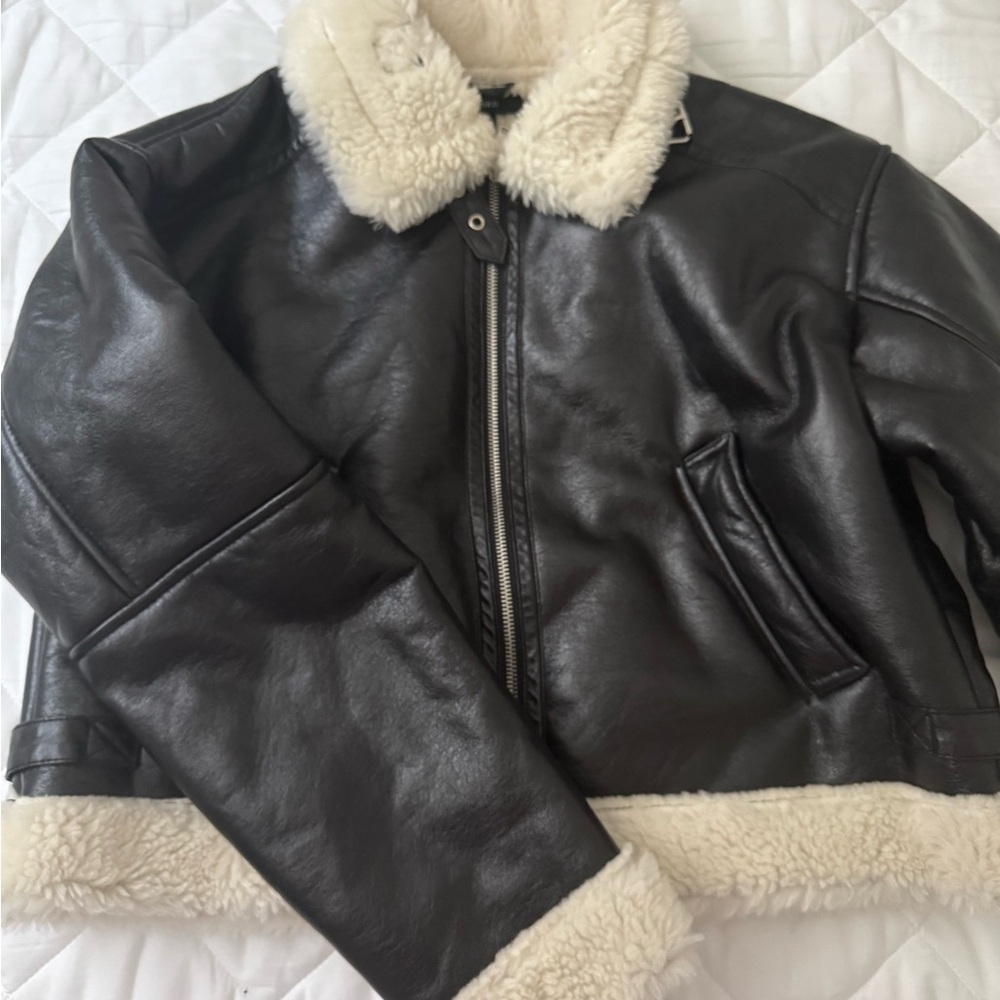 Forever 21 black leather jacket with fur